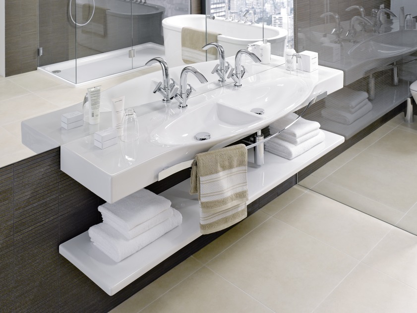Palace double sink with ceramic shelf.Laufen