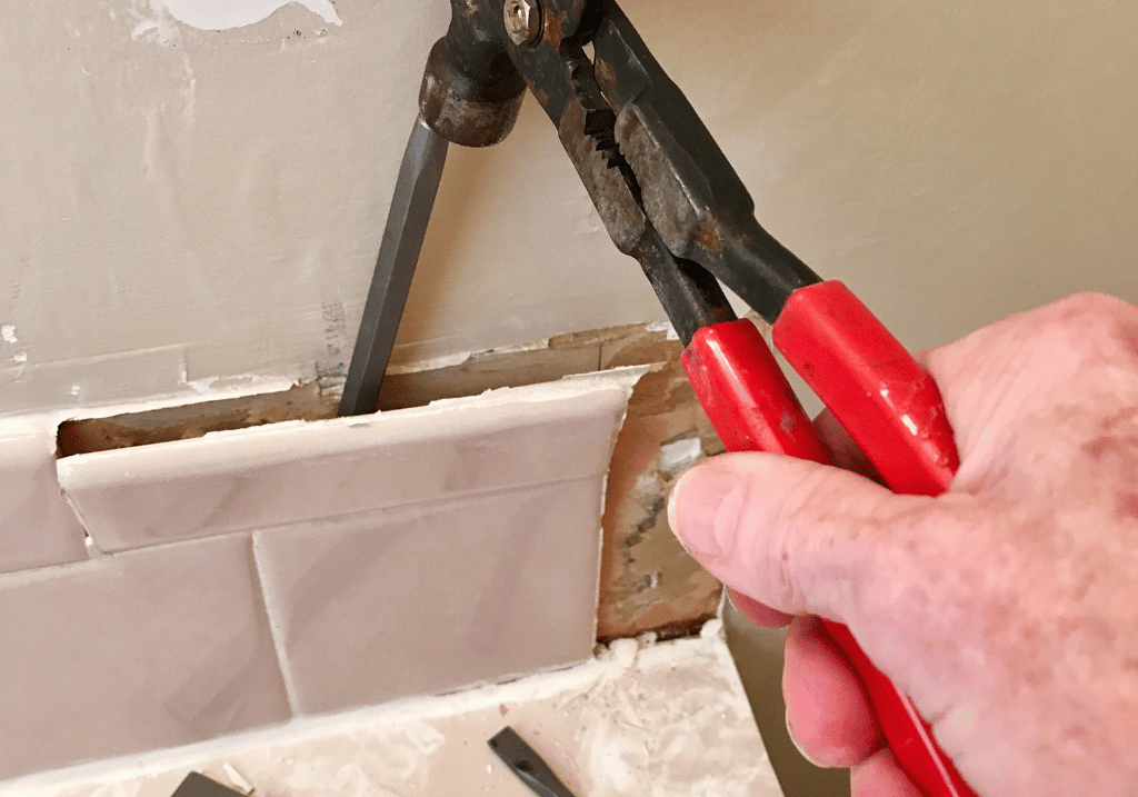 how to remove ceramic wall tile without breaking it