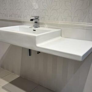 Laufe living City wash basin tap and waste